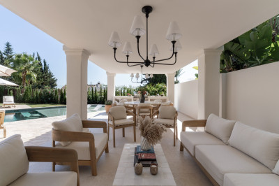 4 Bedroom Detached Villa in Nueva Andalucía - Image 4