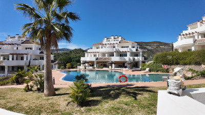 2 Bedroom Middle Floor Apartment in Nueva Andalucía - Image 1