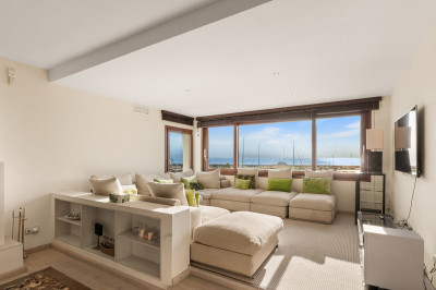 2 Bedroom Middle Floor Apartment in Puerto Banús - Image 1