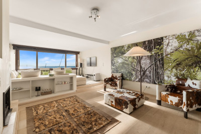 2 Bedroom Middle Floor Apartment in Puerto Banús - Image 2