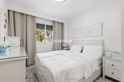 2 Bedroom Middle Floor Apartment in Puerto Banús - Image 5