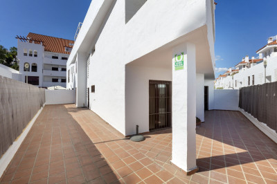 2 Bedroom Ground Floor Apartment in Nueva Andalucía - Image 1