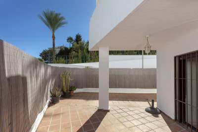 2 Bedroom Ground Floor Apartment in Nueva Andalucía - Image 4