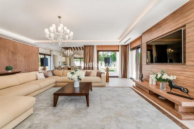 5 Bedroom Detached Villa in Nueva Andalucía - Image 4