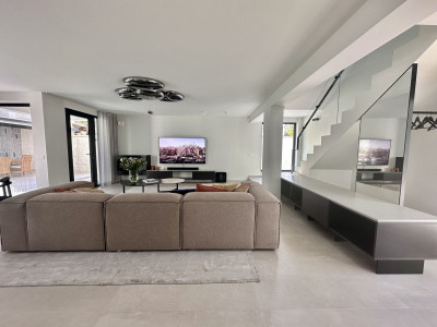 4 Bedroom Detached Villa in Puerto Banús - Image 2