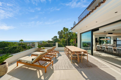 6 Bedroom Detached Villa in Nueva Andalucía - Image 3