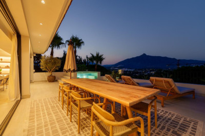 6 Bedroom Detached Villa in Nueva Andalucía - Image 5