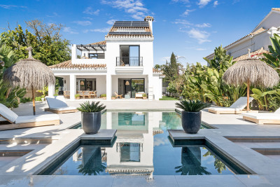 6 Bedroom Detached Villa in Nueva Andalucía - Image 1