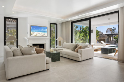 6 Bedroom Detached Villa in Nueva Andalucía - Image 4