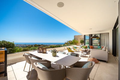 3 Bedroom Middle Floor Apartment in La Quinta - Image 1