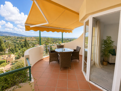 2 Bedroom Middle Floor Apartment in Nueva Andalucía - Image 2