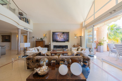 3 Bedroom Penthouse Duplex in Nueva Andalucía - Image 2