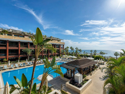 2 Bedroom Middle Floor Apartment in Puerto Banús - Image 1