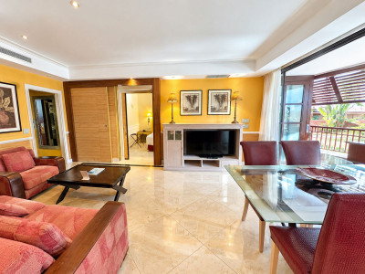 2 Bedroom Middle Floor Apartment in Puerto Banús - Image 3