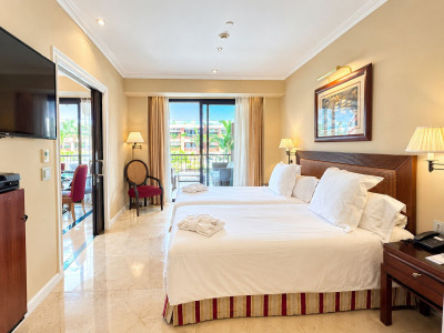 2 Bedroom Middle Floor Apartment in Puerto Banús - Image 4
