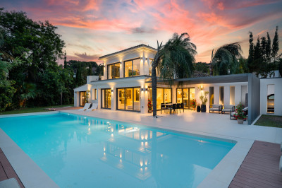4 Bedroom Detached Villa in Nueva Andalucía - Image 1