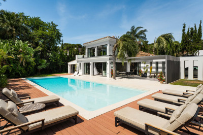 4 Bedroom Detached Villa in Nueva Andalucía - Image 2