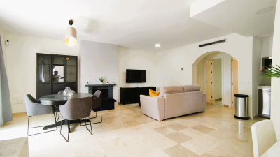 2 Bedroom Middle Floor Apartment in Nueva Andalucía - Image 1