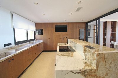 3 Bedroom Middle Floor Apartment in Nueva Andalucía - Image 4