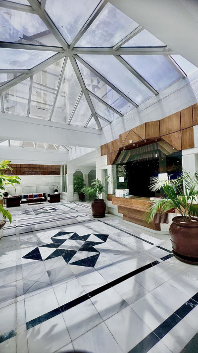 2 Bedroom Middle Floor Apartment in Puerto Banús - Image 4