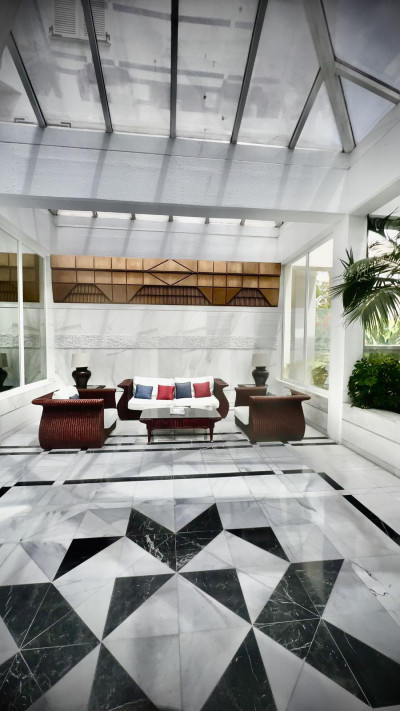 2 Bedroom Middle Floor Apartment in Puerto Banús - Image 5