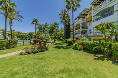 2 Bedroom Middle Floor Apartment in Nueva Andalucía - Image 1