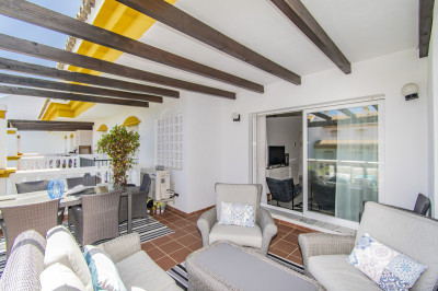 2 Bedroom Middle Floor Apartment in Nueva Andalucía - Image 2