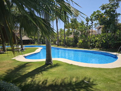3 Bedroom Middle Floor Apartment in Puerto Banús - Image 2