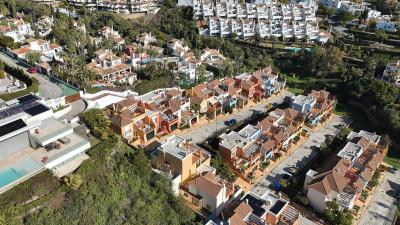 4 Bedroom Townhouse in Nueva Andalucía - Image 1