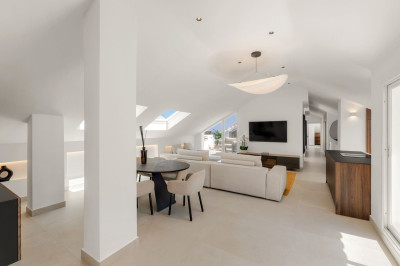3 Bedroom Top Floor Apartment in Nueva Andalucía - Image 2