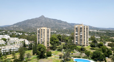 2 Bedroom Middle Floor Apartment in Nueva Andalucía - Image 1