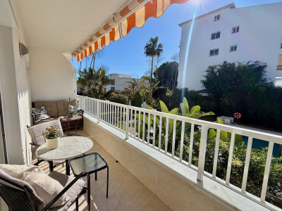 2 Bedroom Middle Floor Apartment in Puerto Banús - Image 1