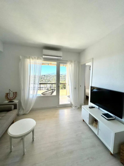 2 Bedroom Middle Floor Apartment in Nueva Andalucía - Image 3