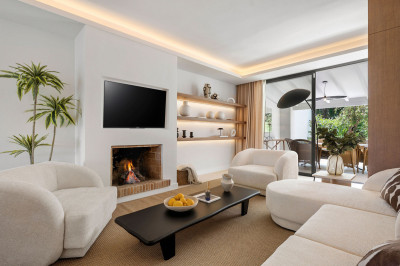 4 Bedroom Townhouse in Nueva Andalucía - Image 2