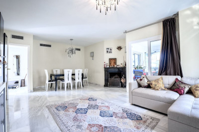 2 Bedroom Middle Floor Apartment in Nueva Andalucía - Image 1