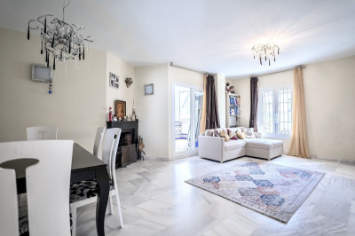 2 Bedroom Middle Floor Apartment in Nueva Andalucía - Image 3