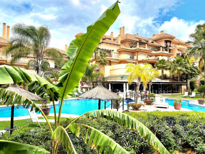 3 Bedroom Middle Floor Apartment in Nueva Andalucía - Image 1