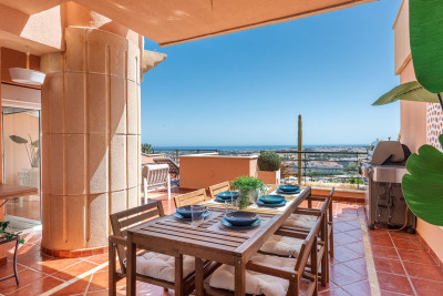 2 Bedroom Middle Floor Apartment in Nueva Andalucía - Image 2
