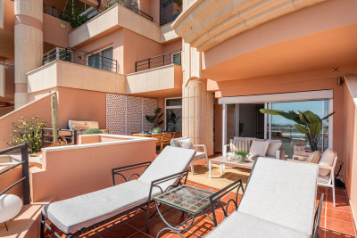 2 Bedroom Middle Floor Apartment in Nueva Andalucía - Image 4