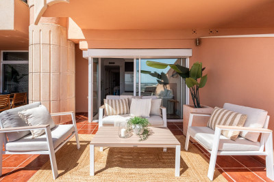 2 Bedroom Middle Floor Apartment in Nueva Andalucía - Image 5