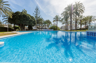 2 Bedroom Top Floor Apartment in Puerto Banús - Image 2