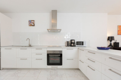 2 Bedroom Top Floor Apartment in Puerto Banús - Image 5