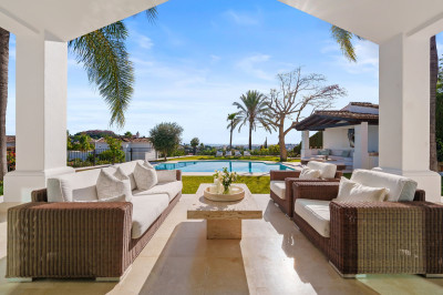 4 Bedroom Detached Villa in Nueva Andalucía - Image 1