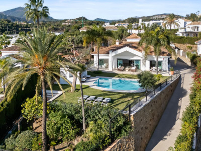 4 Bedroom Detached Villa in Nueva Andalucía - Image 2