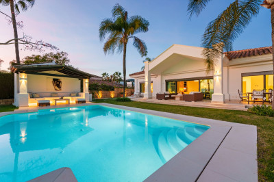 4 Bedroom Detached Villa in Nueva Andalucía - Image 3