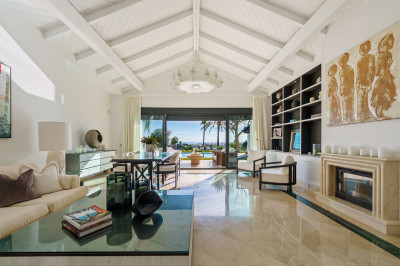 4 Bedroom Detached Villa in Nueva Andalucía - Image 4