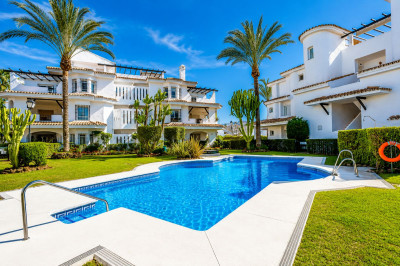 2 Bedroom Middle Floor Apartment in Nueva Andalucía - Image 4