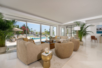 7 Bedroom Detached Villa in Nueva Andalucía - Image 4