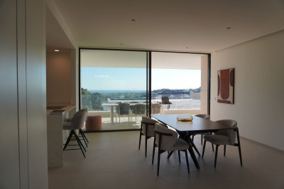 4 Bedroom Middle Floor Apartment in La Quinta - Image 2