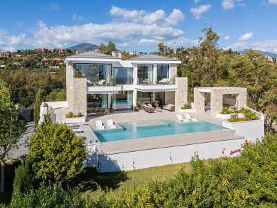 5 Bedroom Detached Villa in La Quinta - Image 1